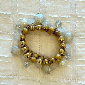 Metallic gold and pearly acrylic bauble bracelet - acrylic beads - stretchy EUC